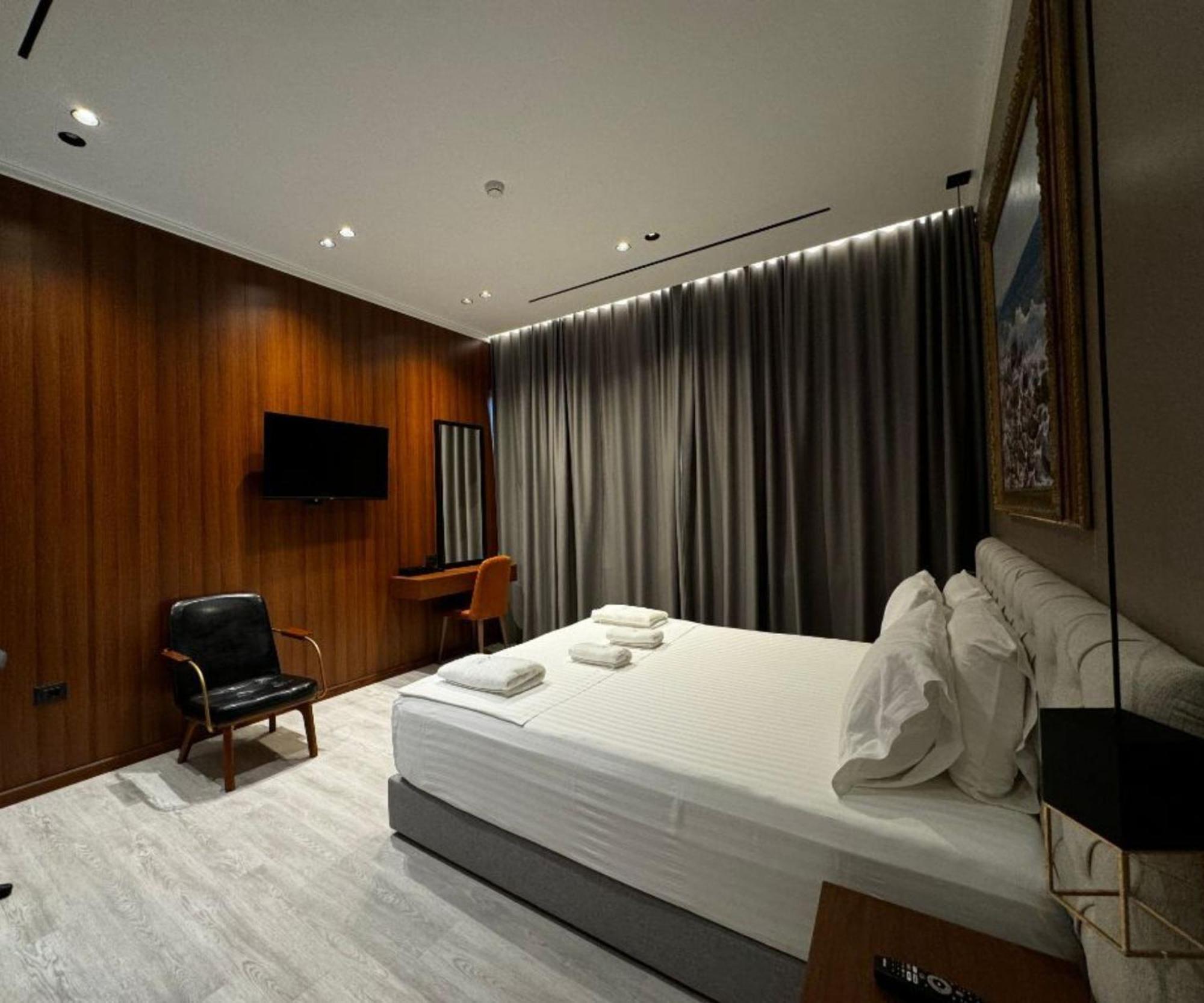 Area Hotel Ксаміл Екстер'єр фото